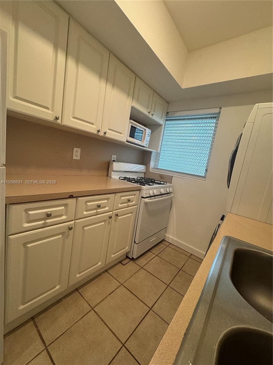 921 MERIDIAN AVE APTS CON · #7 in Miami Beach - Photo 21