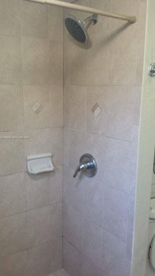 VILLAGE OF DADELAND CONDO · #E113 in Miami - Photo 11