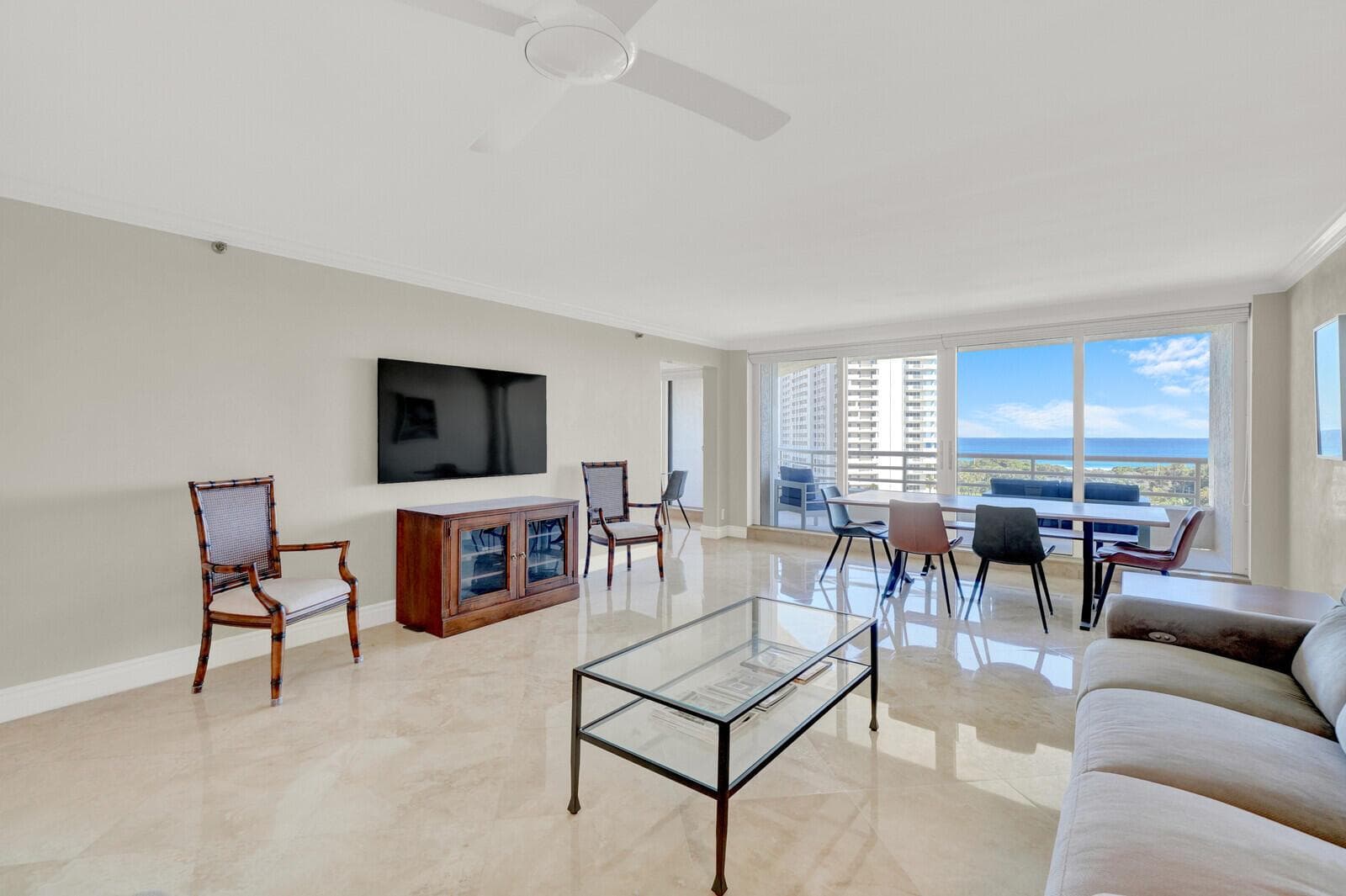 LIVING/ DINING ROOM