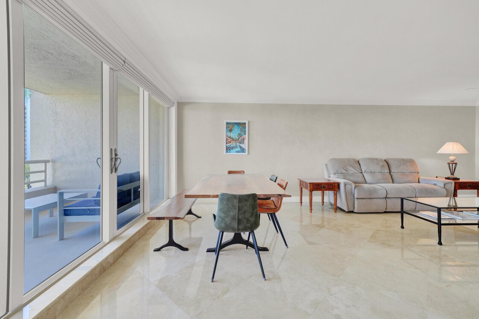 LIVING/ DINING ROOM