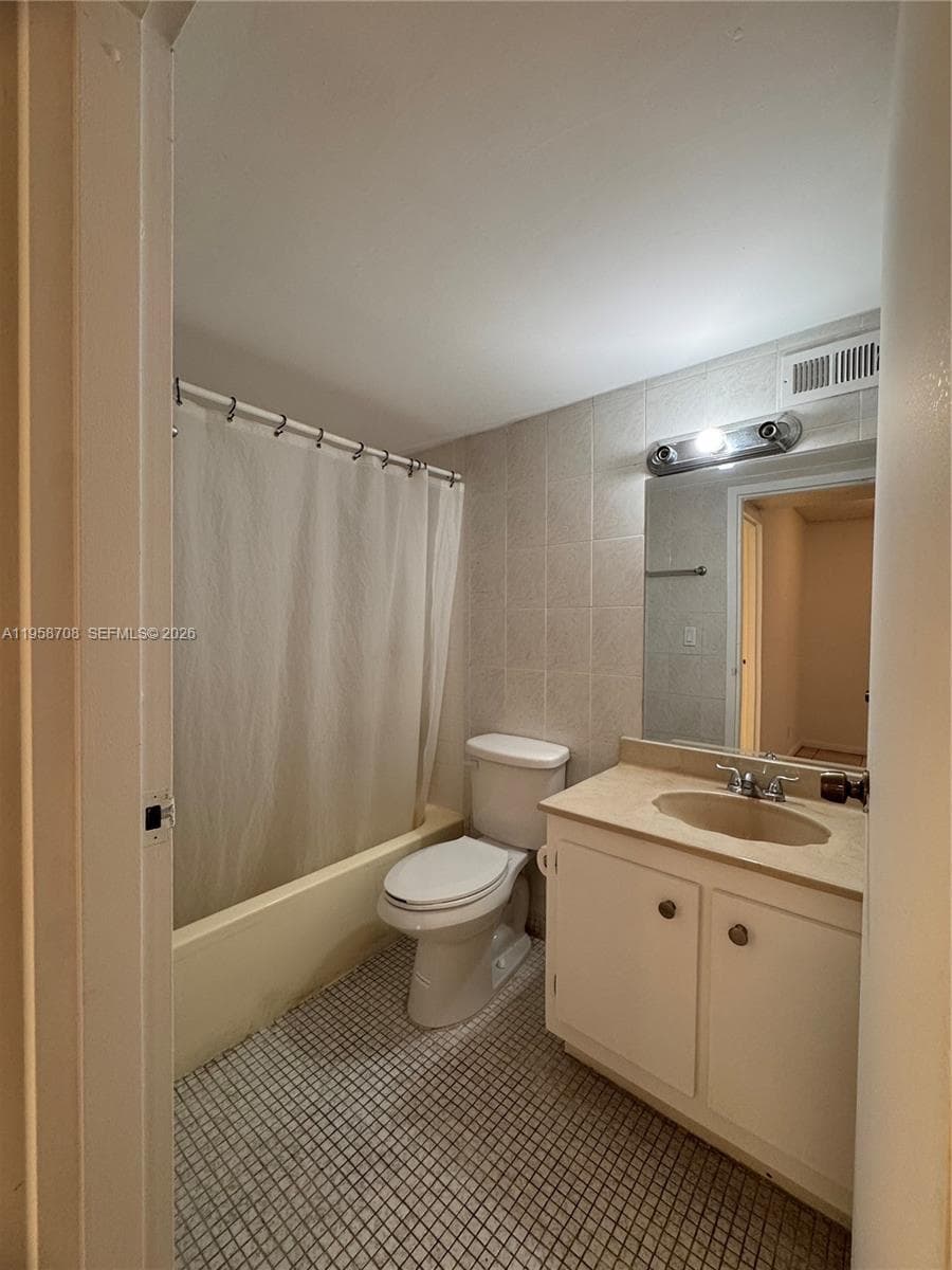 PLAZA OF AMERICAS CONDO P · #117 in Sunny Isles Beach - Photo 19