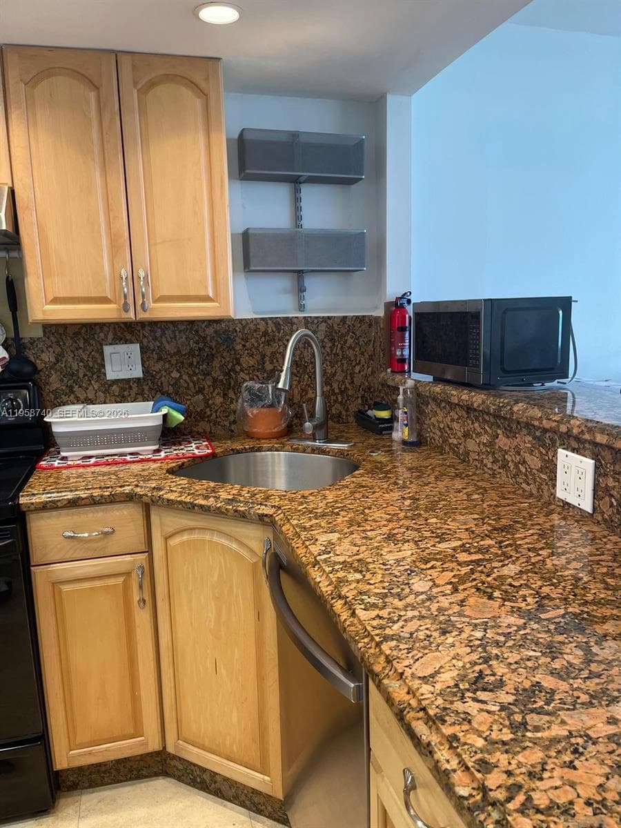 PARKER DORADO CONDO · #1602 in Hallandale Beach - Photo 23