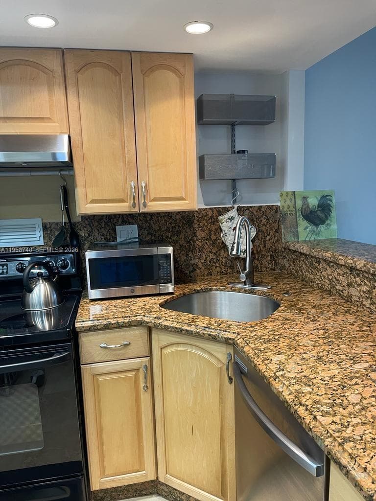 PARKER DORADO CONDO · #1602 in Hallandale Beach - Photo 16