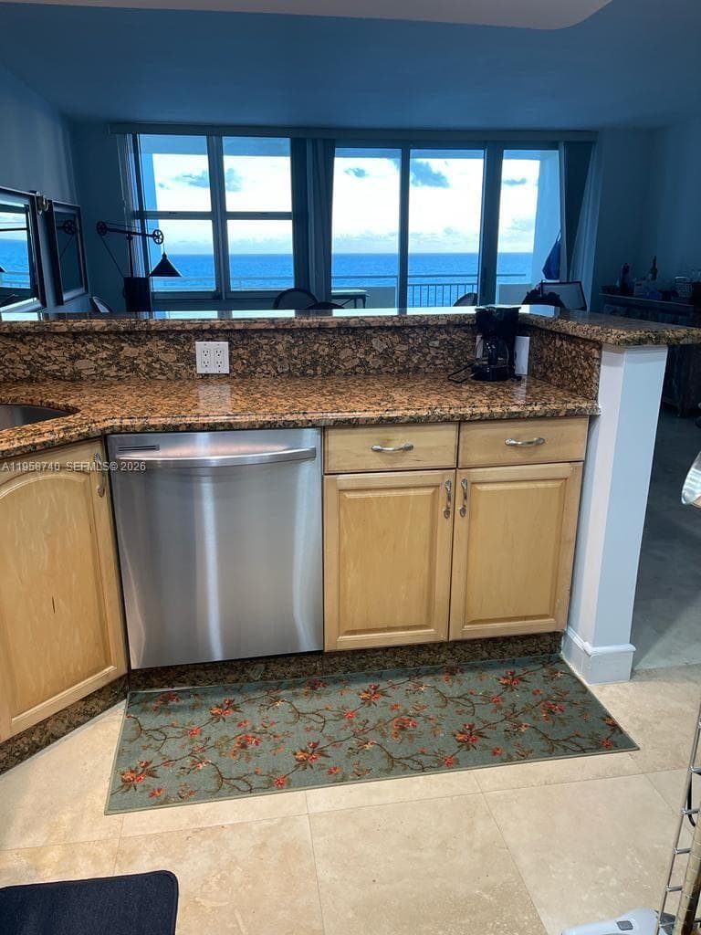 PARKER DORADO CONDO · #1602 in Hallandale Beach - Photo 18