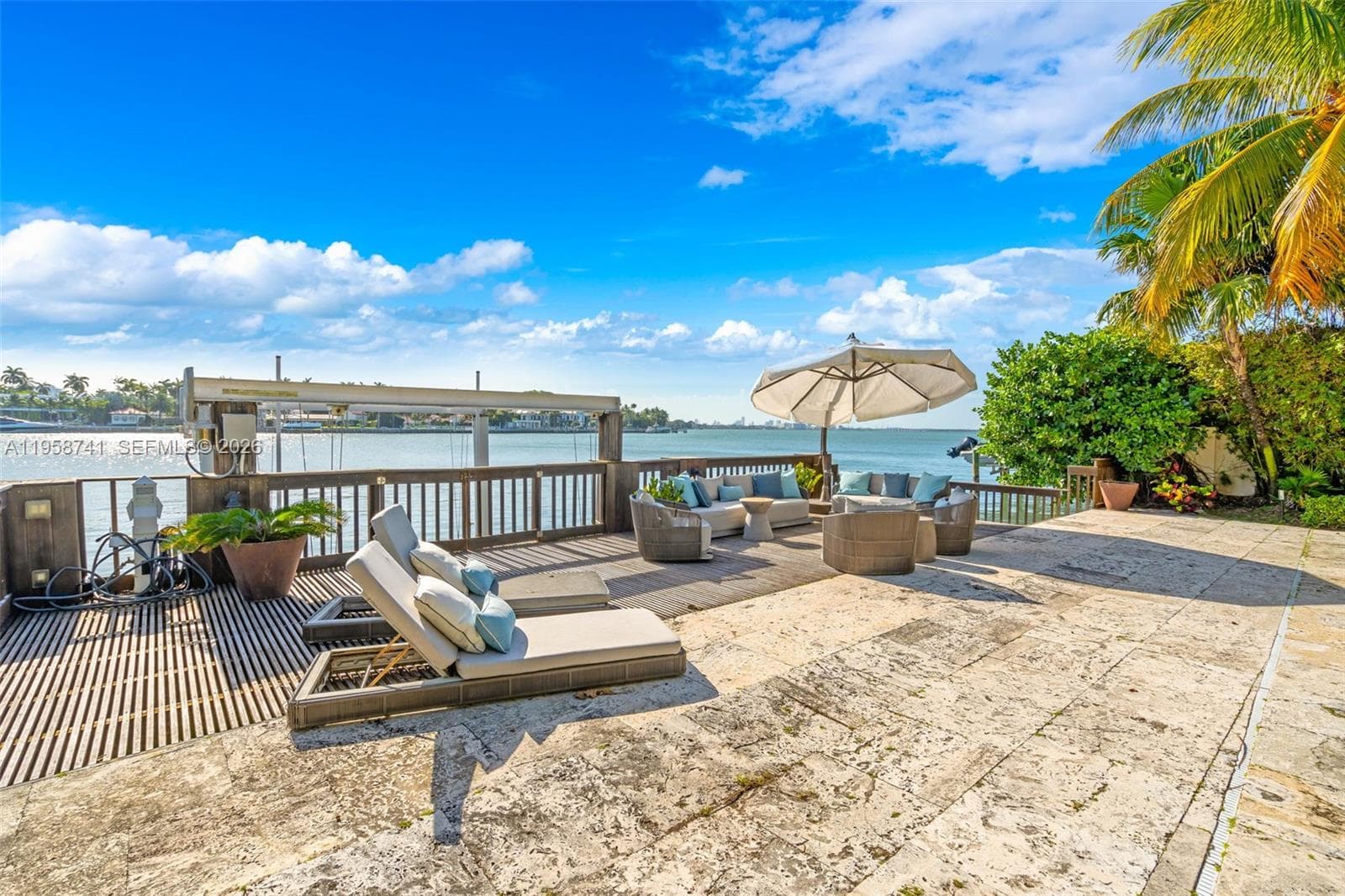 1398 Bay Dr photo 29
