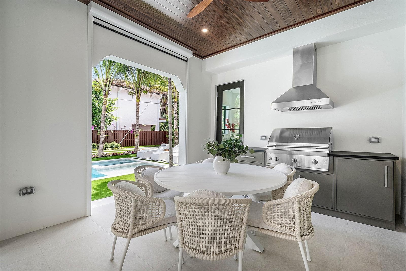 051-230PershingWay-WestPalmBeach-FL-3340