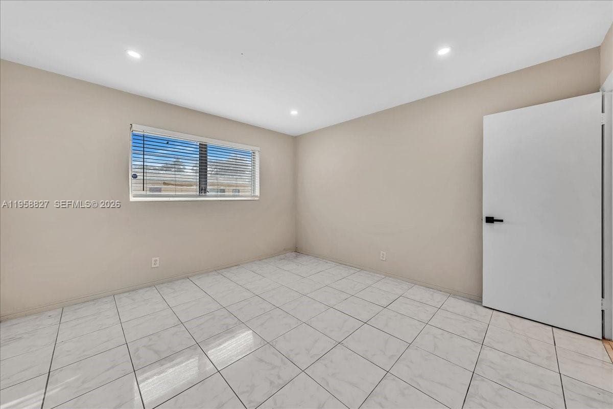 JEFFERSON APTS CO-OP · #9 in Hollywood - Photo 17