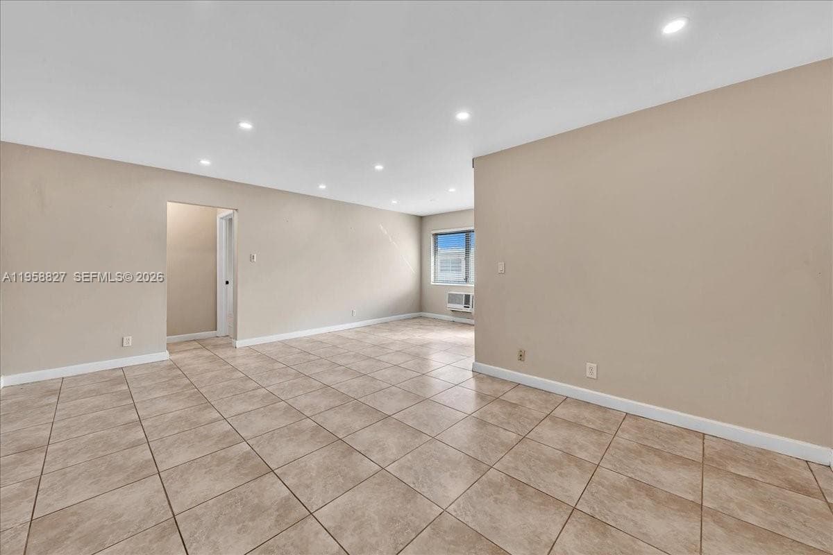 JEFFERSON APTS CO-OP · #9 in Hollywood - Photo 5