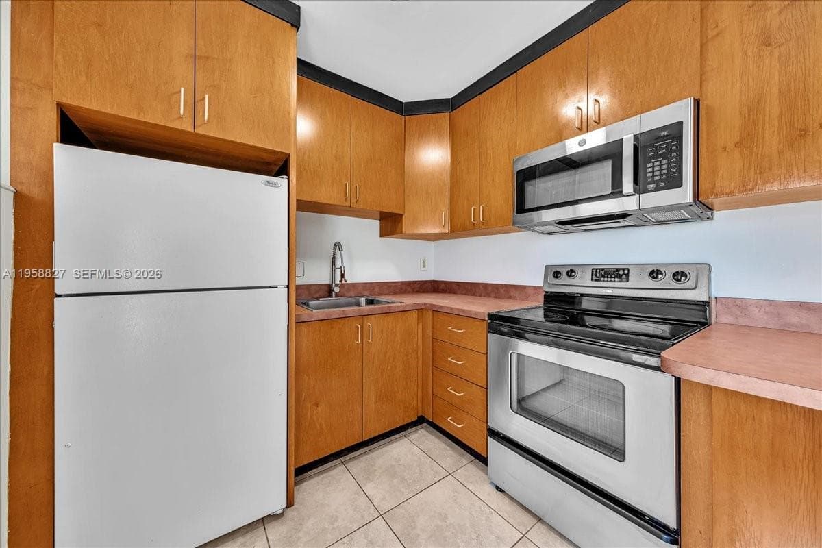 JEFFERSON APTS CO-OP · #9 in Hollywood - Photo 10