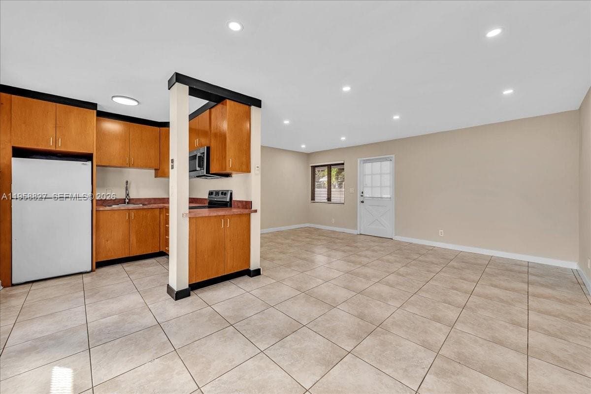 JEFFERSON APTS CO-OP · #9 in Hollywood - Photo 8