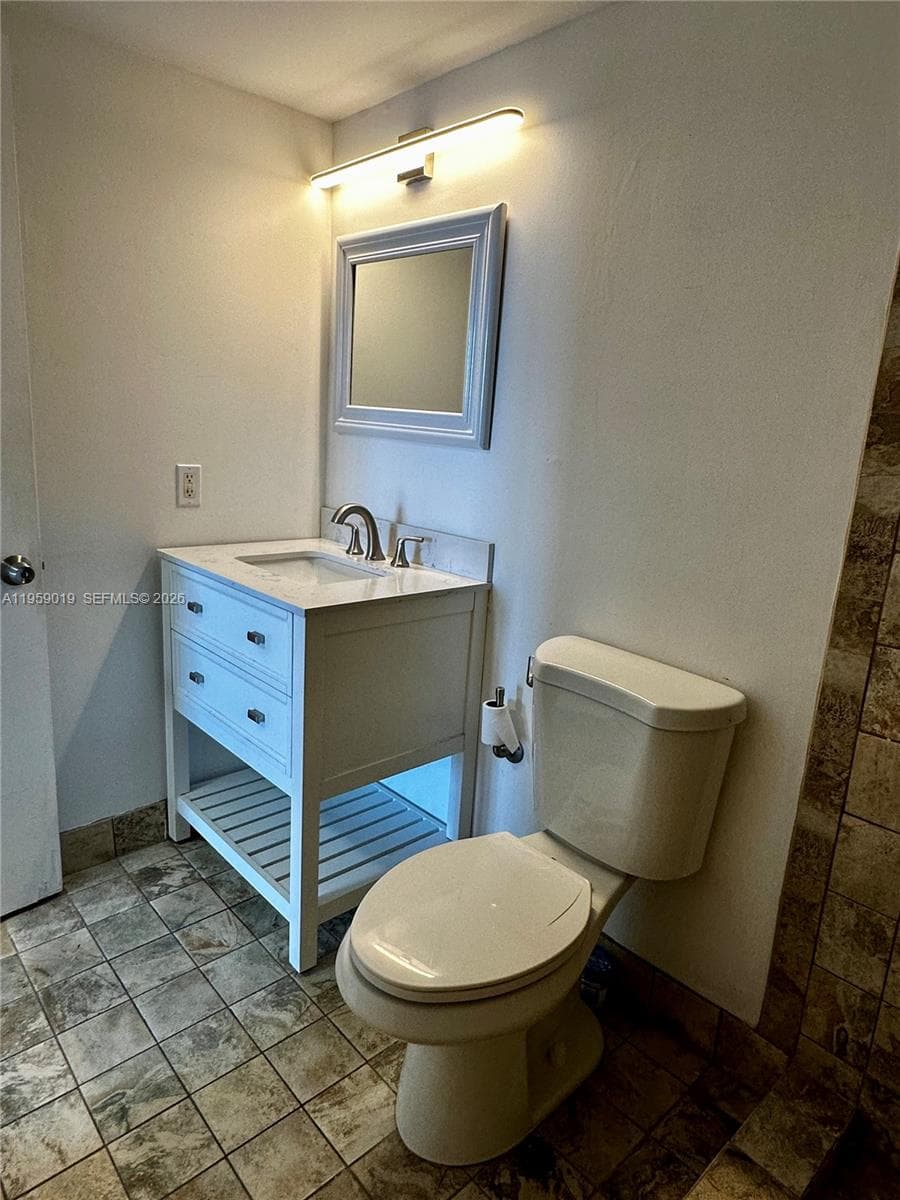 ADMIRAL TOWERS CONDO · #811 in Miami Beach - Photo 6