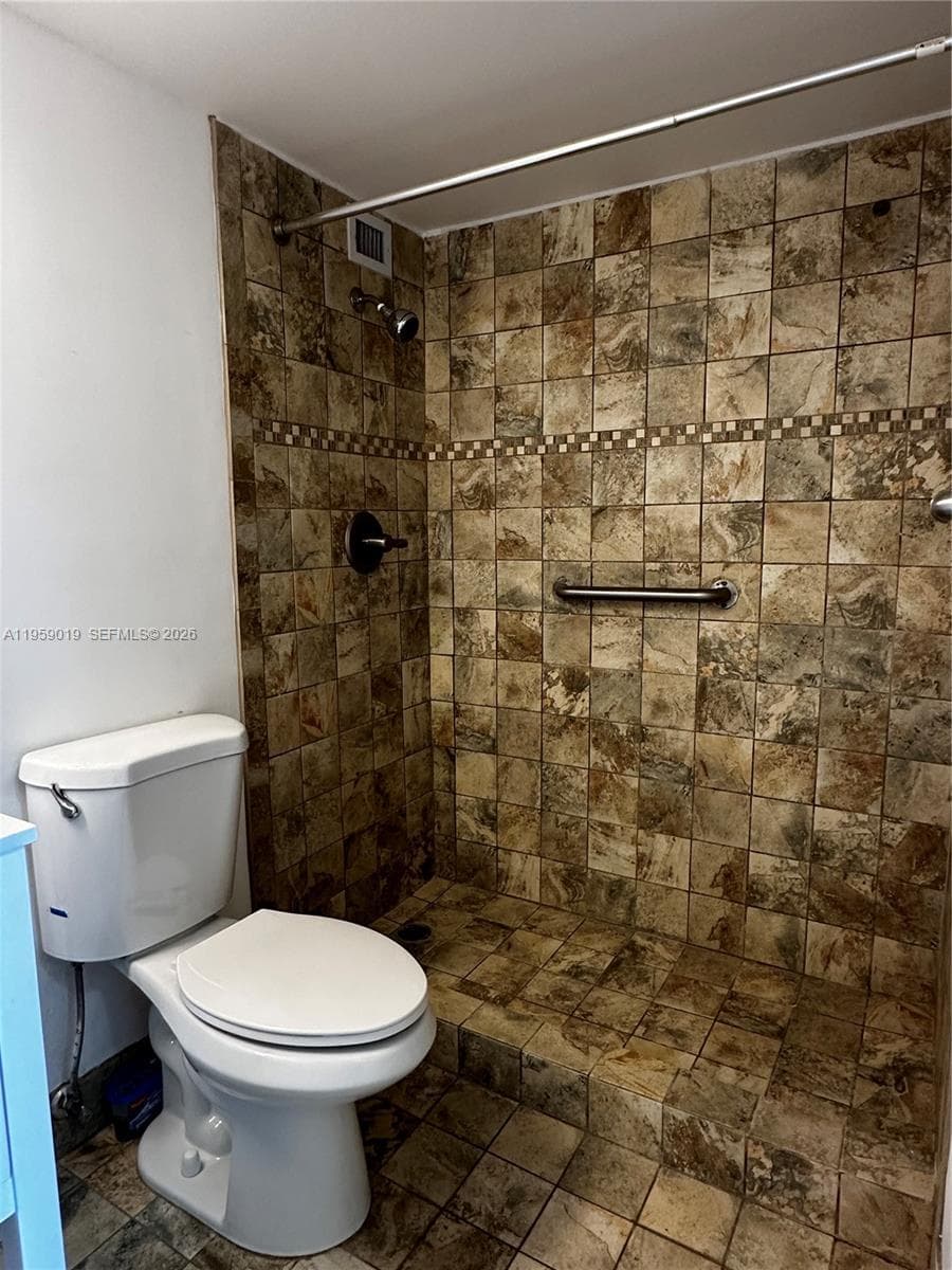 ADMIRAL TOWERS CONDO · #811 in Miami Beach - Photo 5