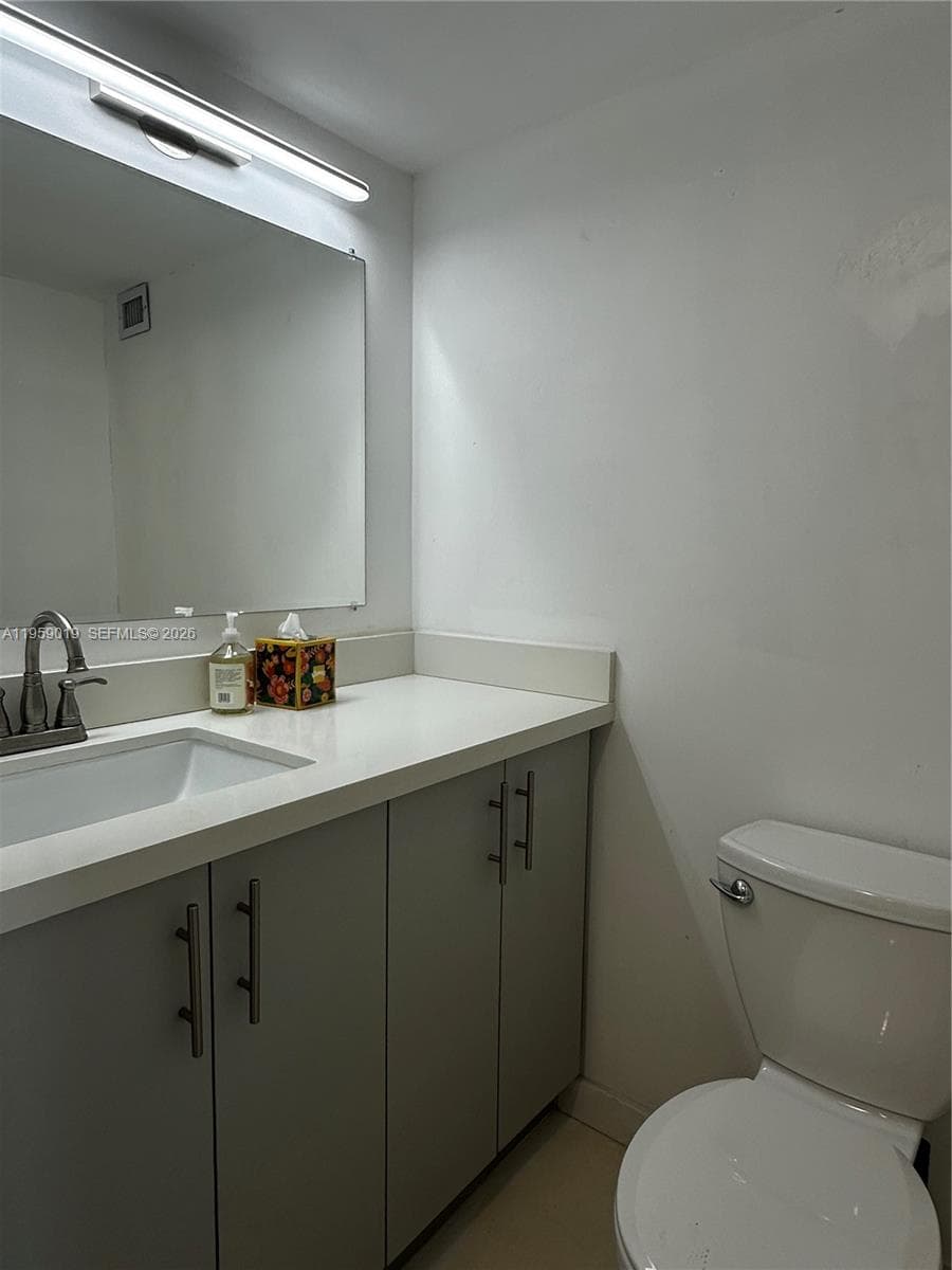 ADMIRAL TOWERS CONDO · #811 in Miami Beach - Photo 4