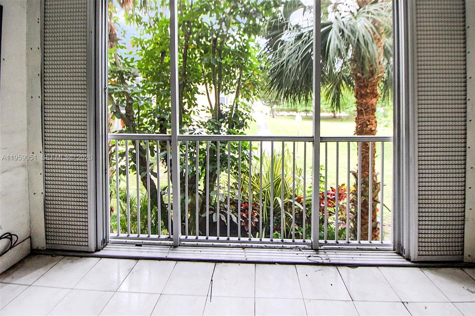 LAKE PARK CONDO · #2F in Miami - Photo 13