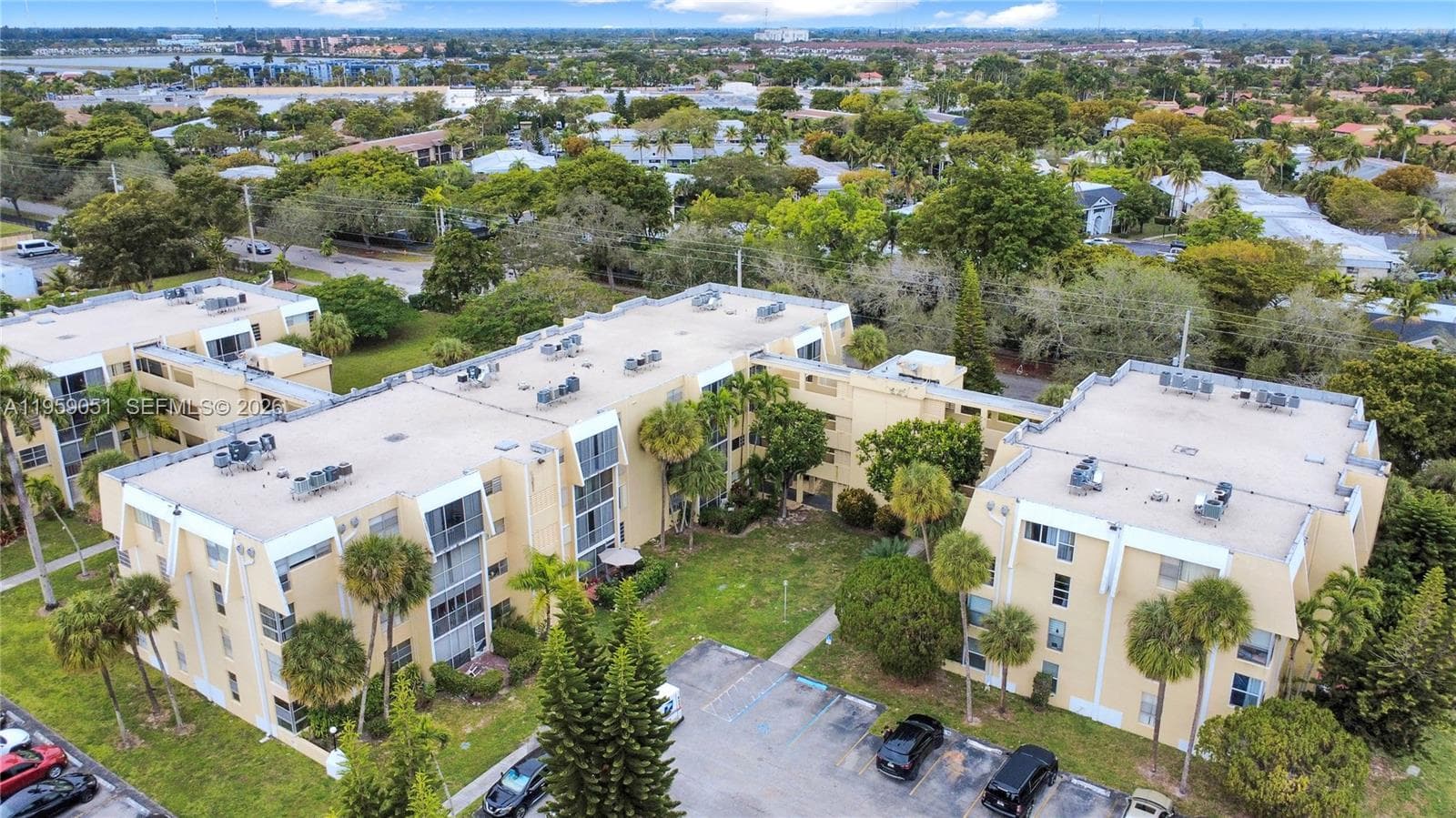 LAKE PARK CONDO · #2F in Miami - Photo 18
