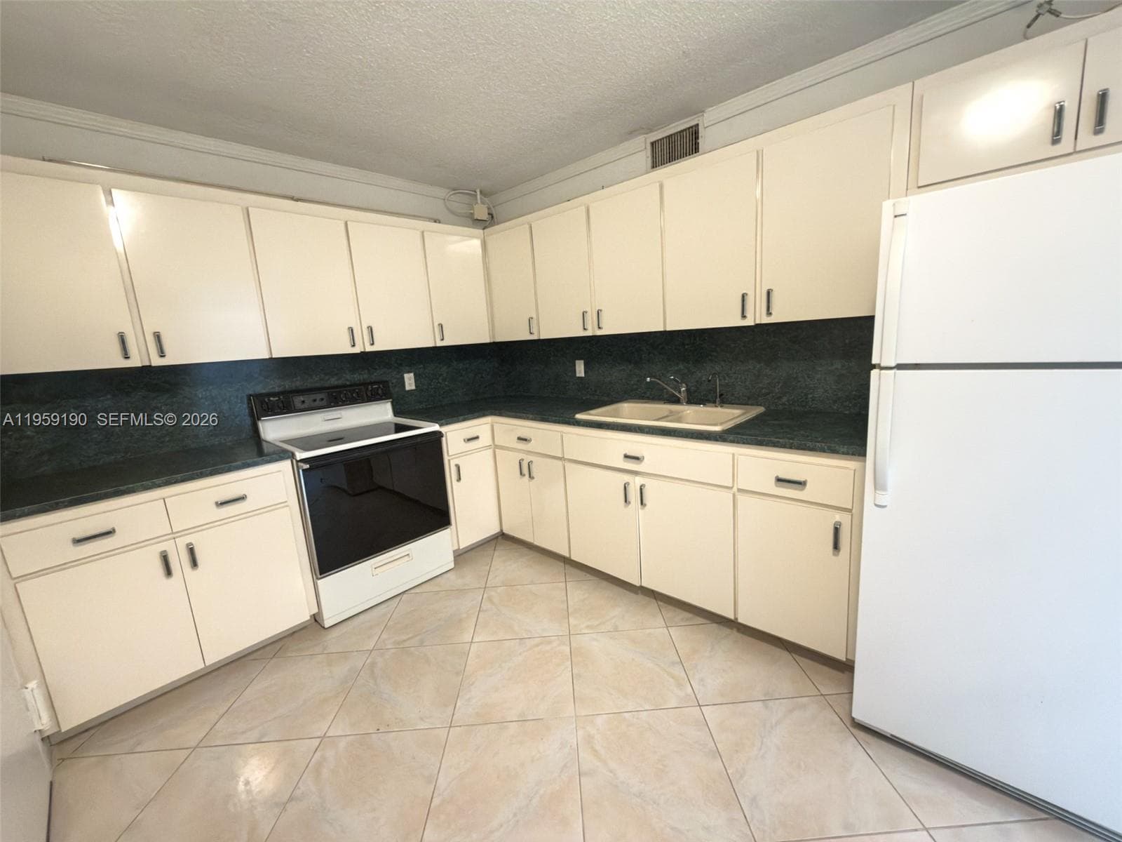 ROYAL EMBASSY CONDO · #6J in Miami Beach - Photo 18