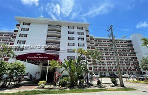white house · #611 in North Miami Beach - Photo 2