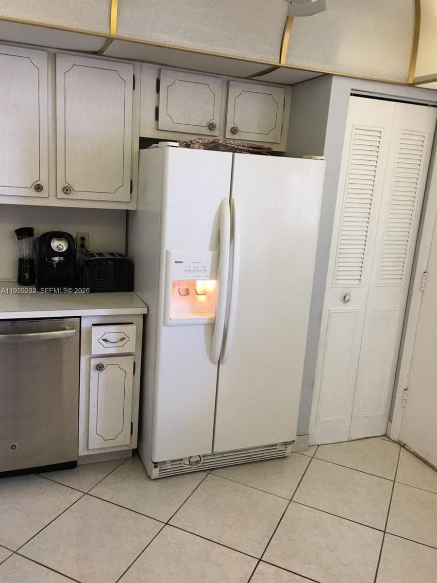white house · #611 in North Miami Beach - Photo 10