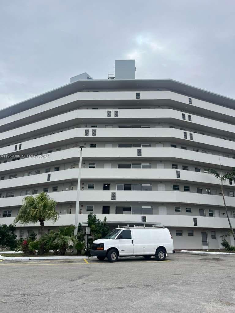 JADE WINDS GROUP-DAISY GAR · #507-1 in Miami - Photo 6
