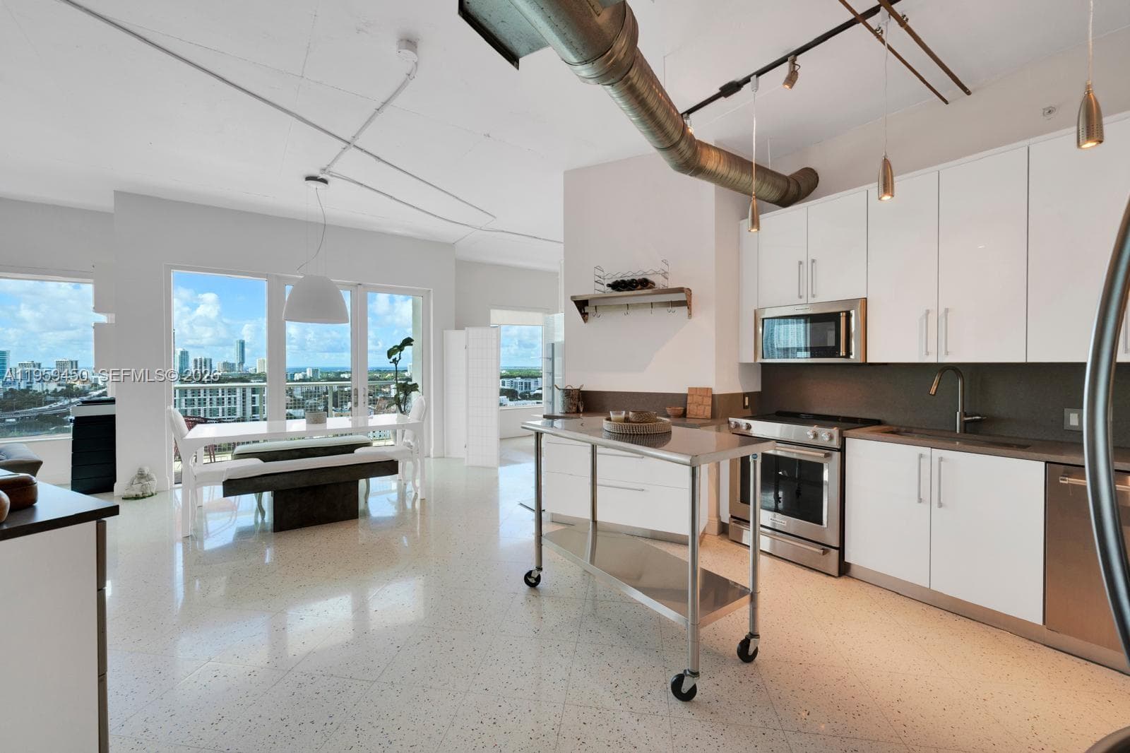 NEO CONDO · #PHI06 in Miami - Photo 2