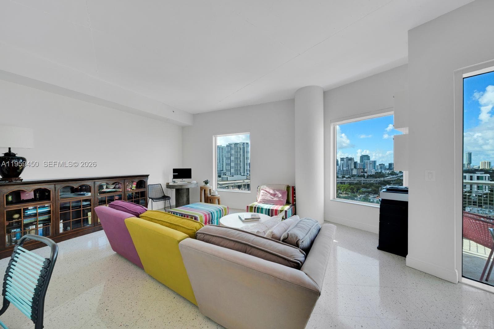 Living/Bedroom Area