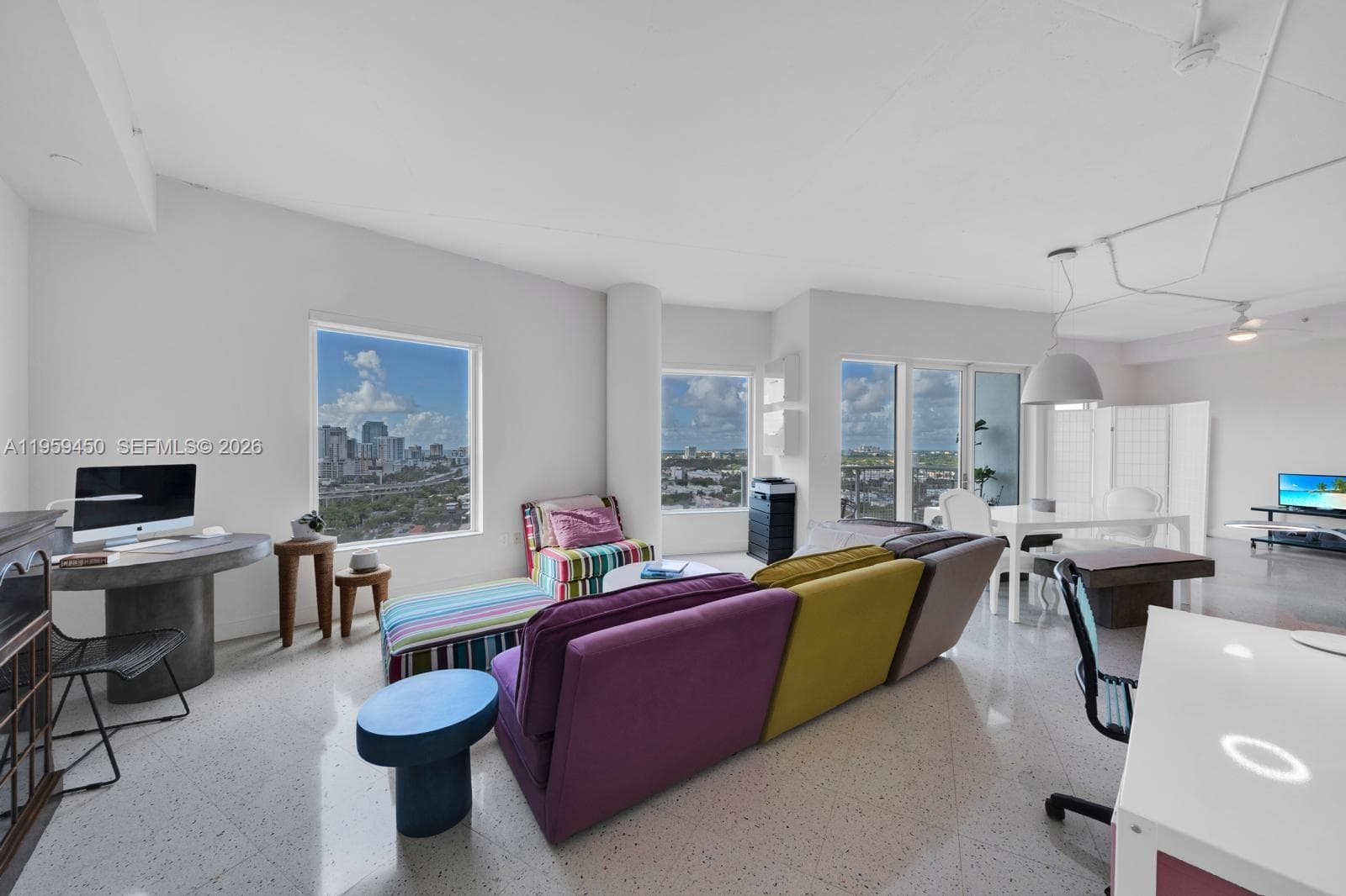Living/Bedroom Area