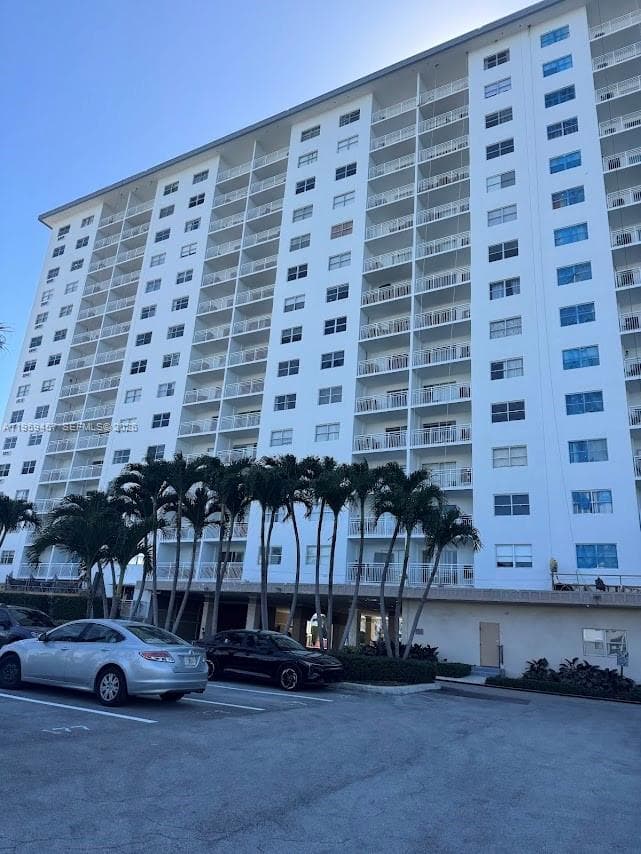 COASTAL TOWERS CONDO · #706 in Sunny Isles Beach - Photo 4