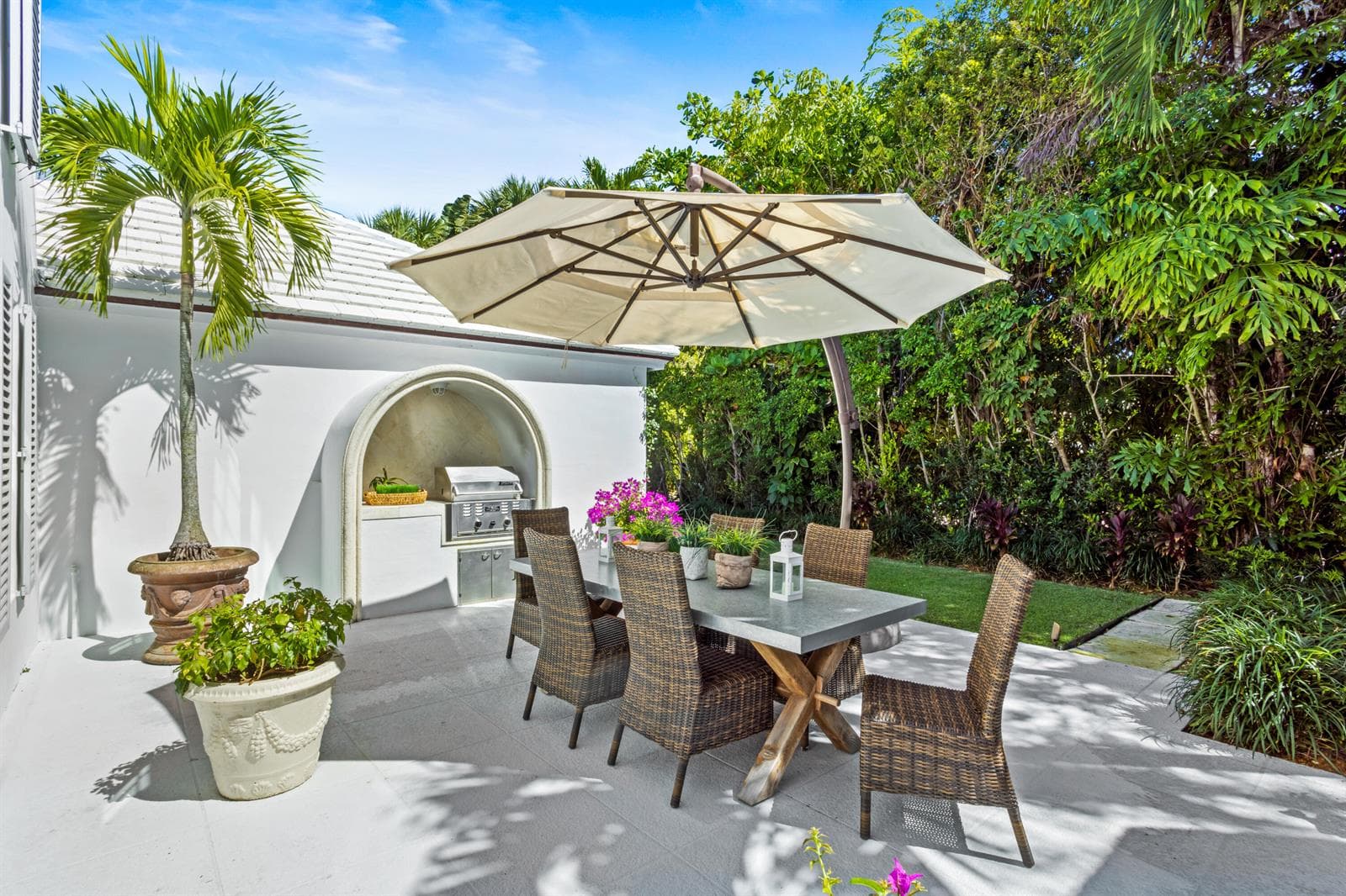 PATIO_DINING_ANGLE