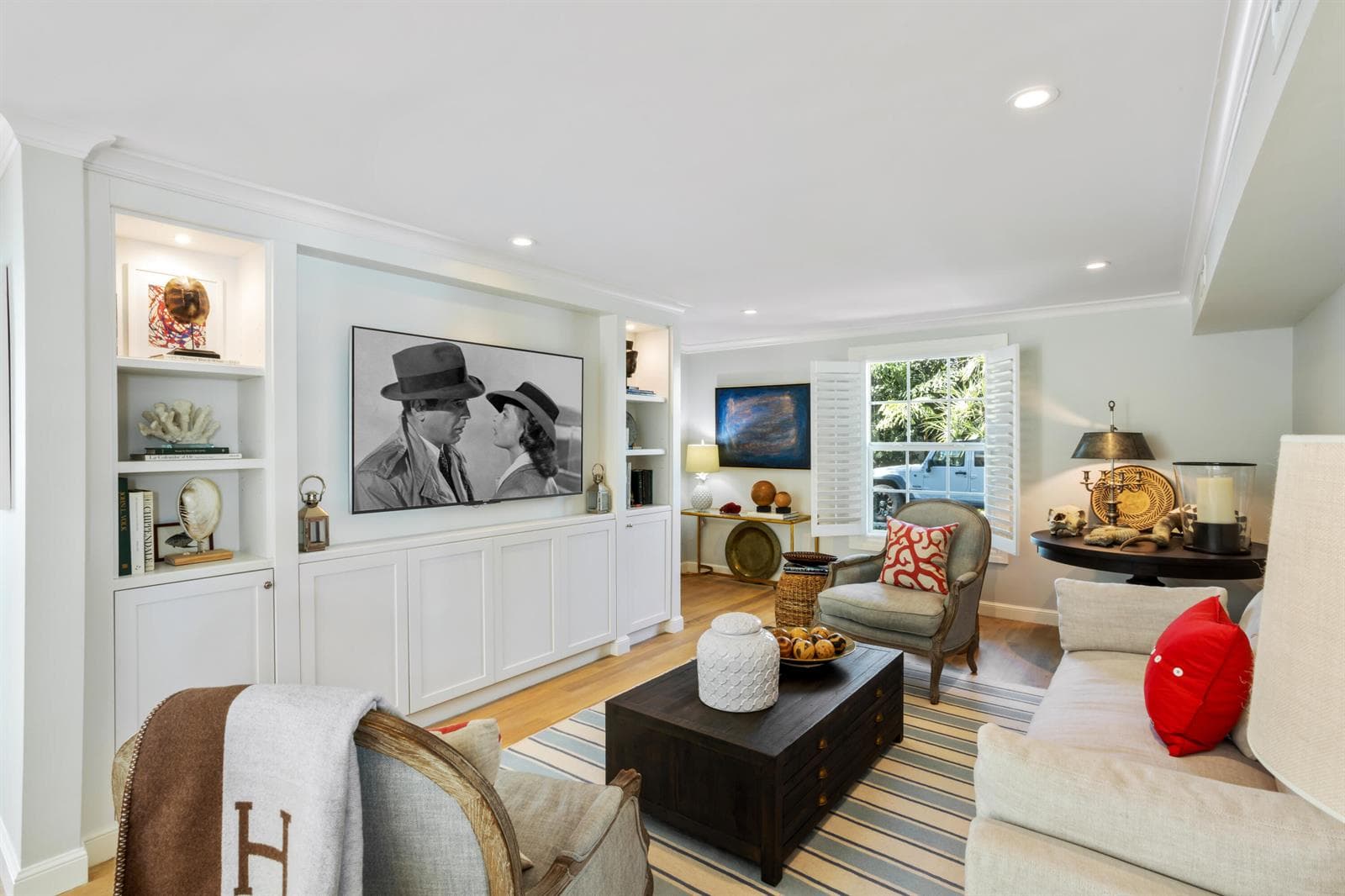FAMILY_ROOM_RIGHT_ANGLE