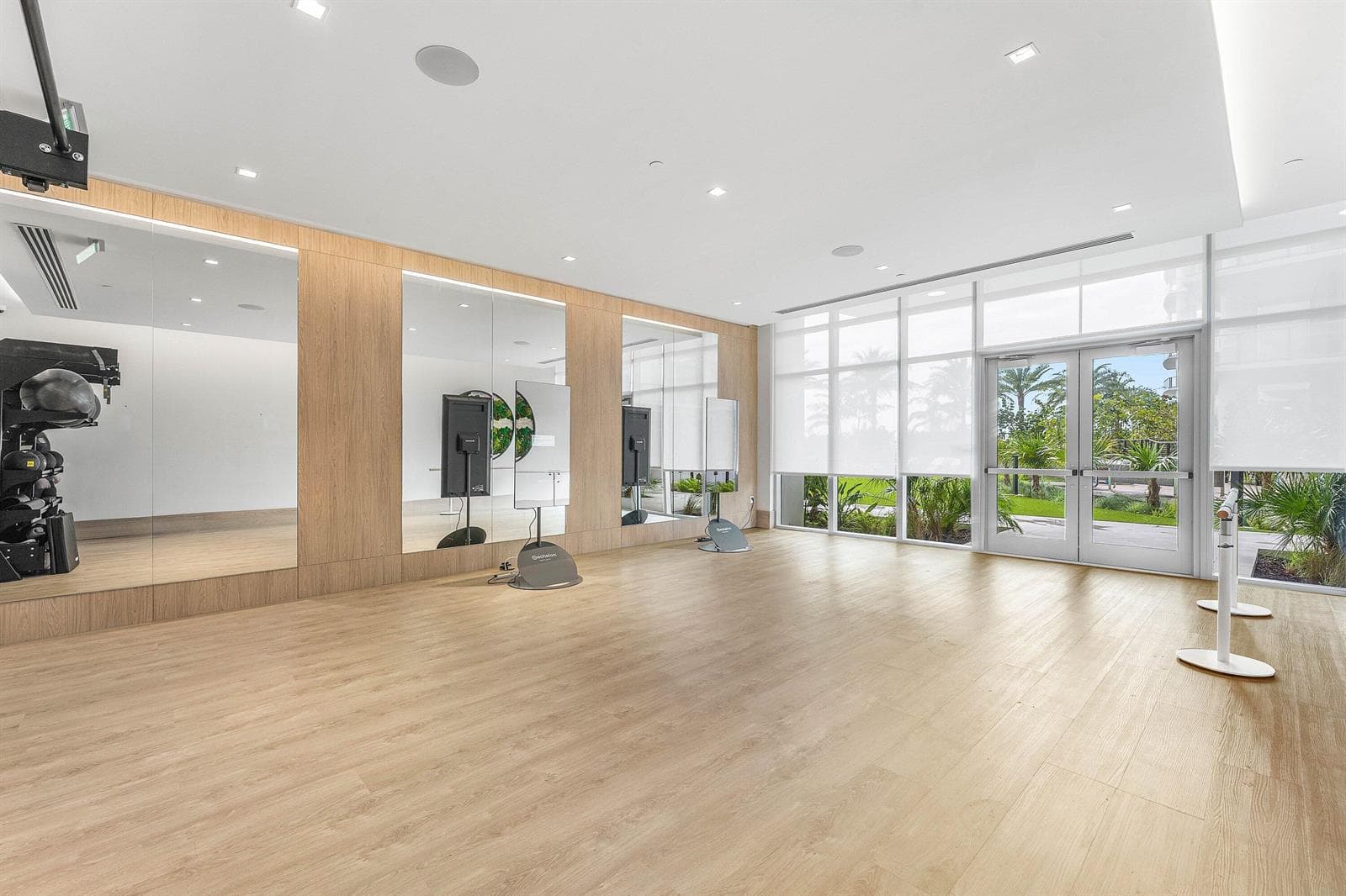 10 fitness yoga studio