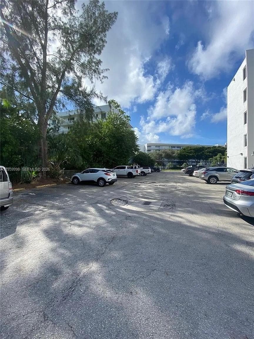 CARIBBEAN BREEZE CONDO · #158 in Sunny Isles Beach - Photo 3