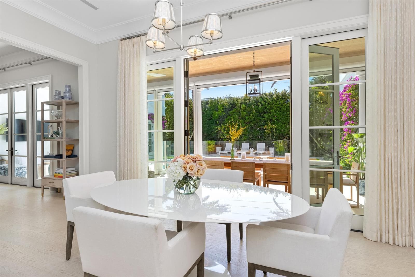 Dining to Loggia