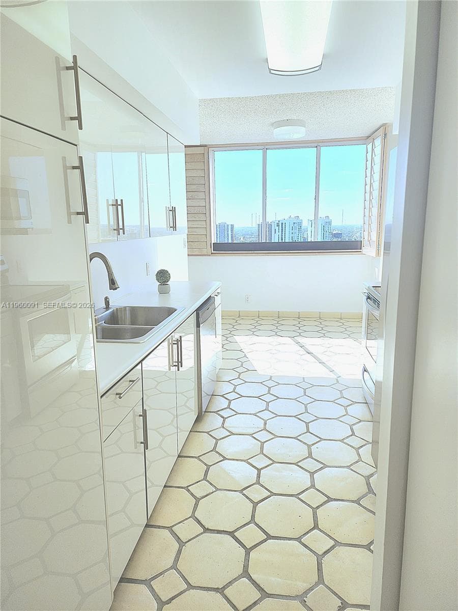 The Landmark · #2505 in Aventura - Photo 16