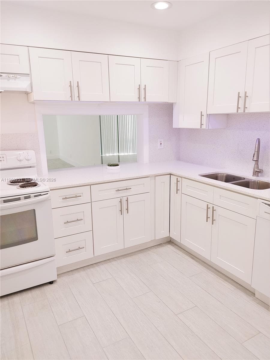 FIRST GULFSTREAM GARDEN · #307C in Hallandale Beach - Photo 13