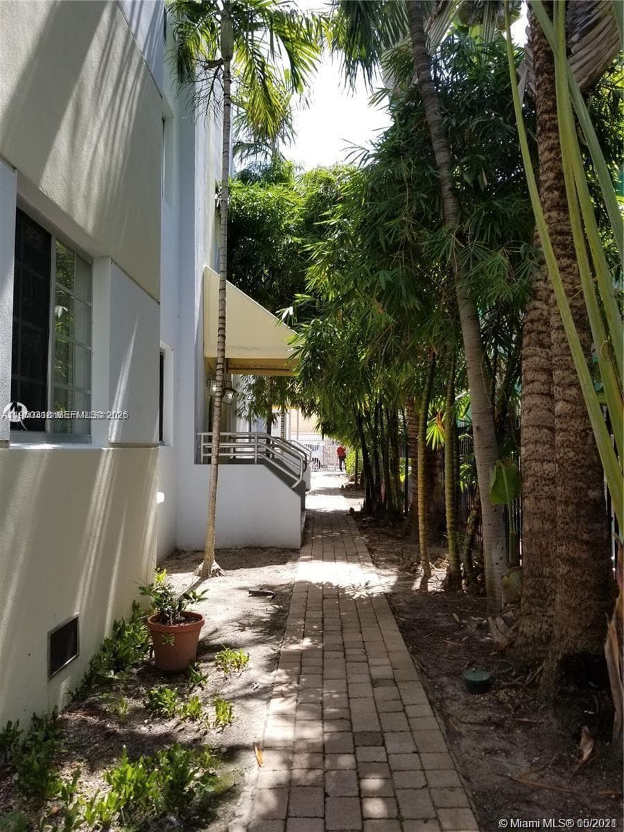 1045 MERIDIAN · #4 in Miami Beach - Photo 4