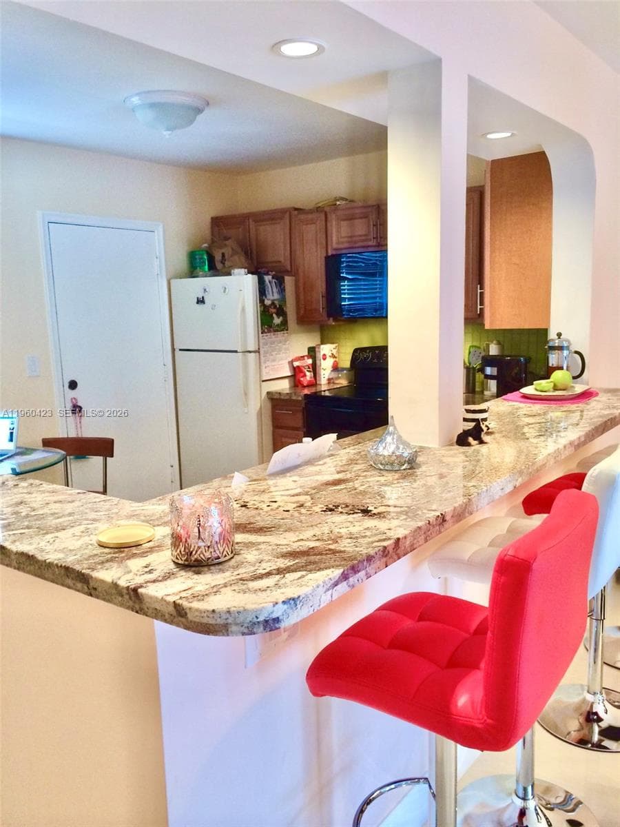 MEADOWBROOK TOWERS · #602 in Hallandale Beach - Photo 9