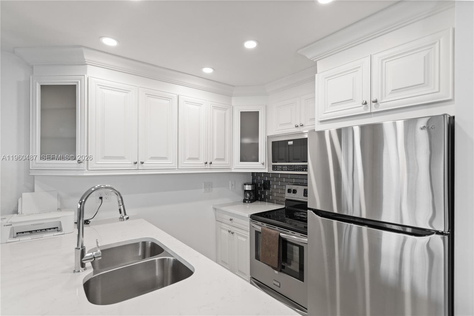ROLEN LAKE · #18G in Hallandale Beach - Photo 1