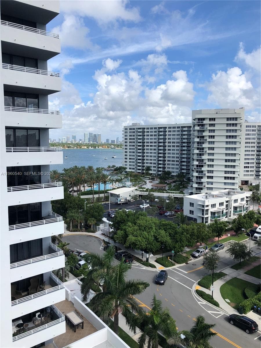 THE WAVERLY AT SOUTH BEAC · #1011 in Miami Beach - Photo 2
