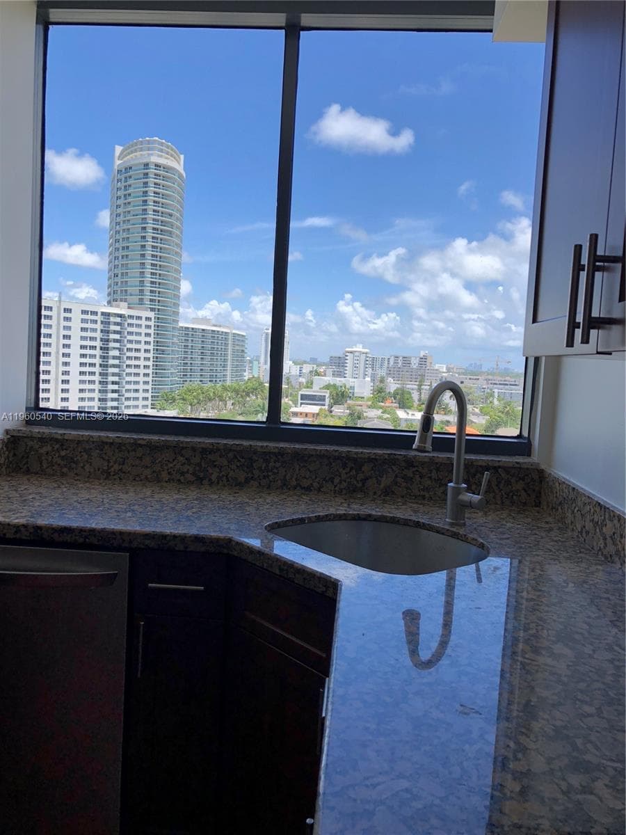 THE WAVERLY AT SOUTH BEAC · #1011 in Miami Beach - Photo 5