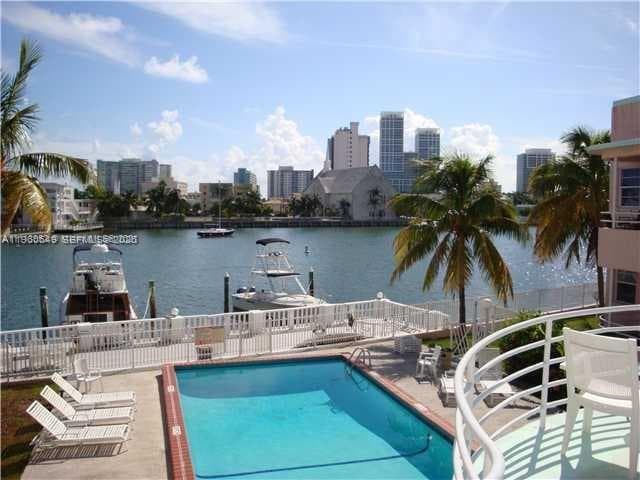 BAY DRIVE CONDO · #13 in Miami Beach - Photo 2
