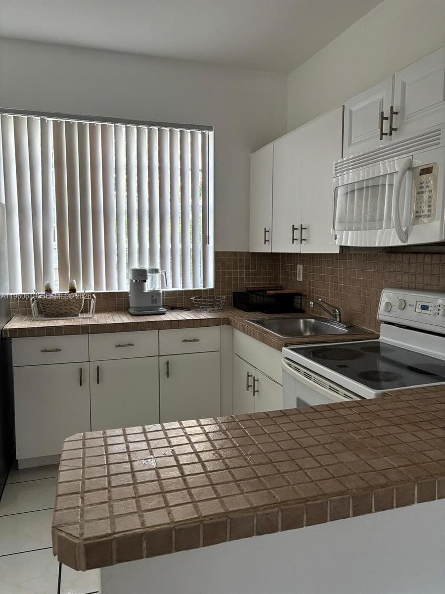 BAY DRIVE CONDO · #13 in Miami Beach - Photo 13