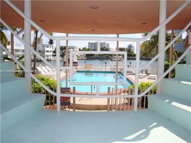 BAY DRIVE CONDO · #13 in Miami Beach - Photo 3