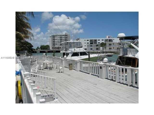 BAY DRIVE CONDO · #13 in Miami Beach - Photo 4