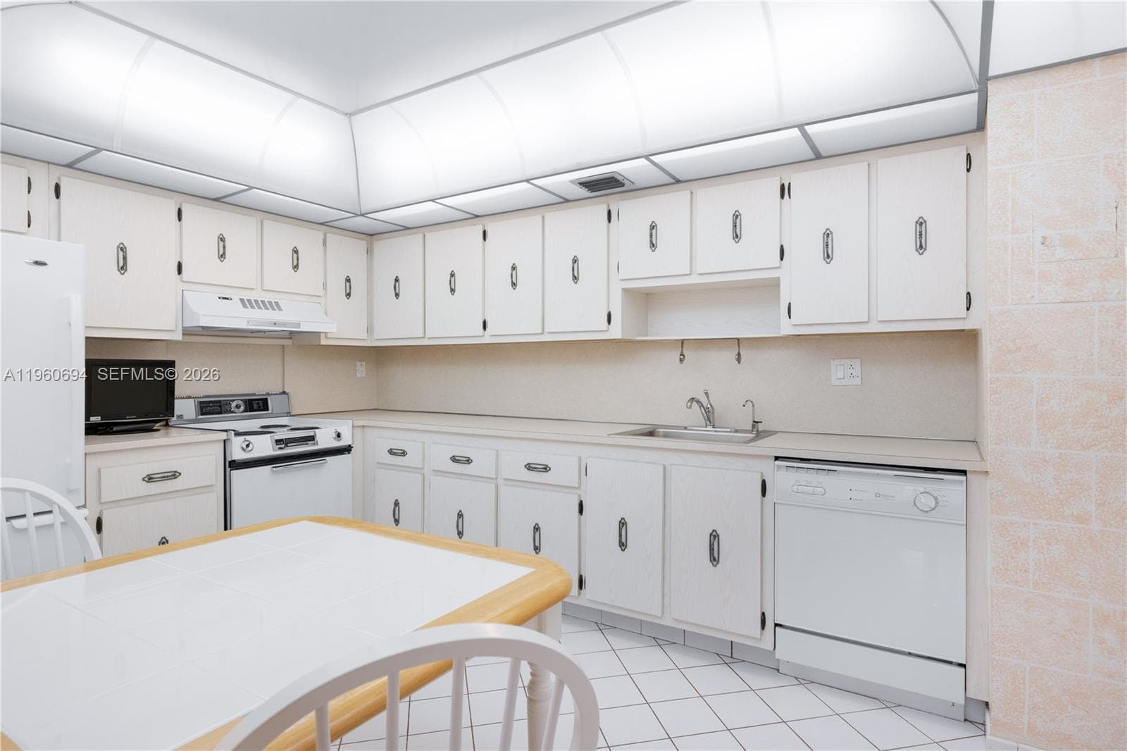 OLYMPUS CONDO · #411 in Hallandale Beach - Photo 9