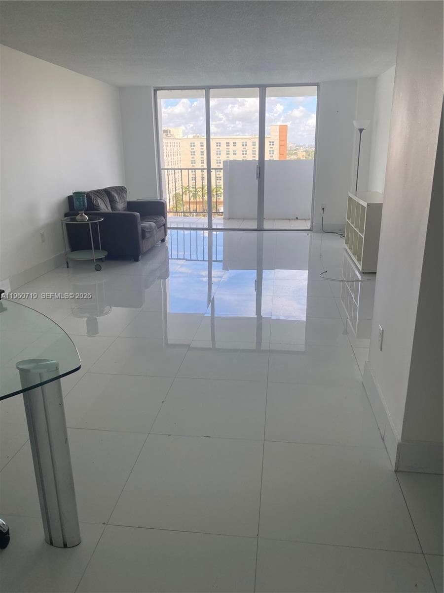 COMMODORE PLAZA CONDO · #909 in Aventura - Photo 3