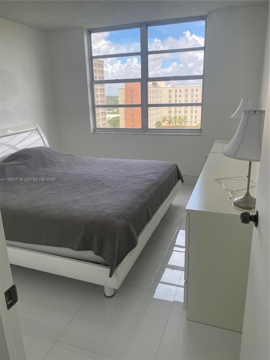 COMMODORE PLAZA CONDO · #909 in Aventura - Photo 5