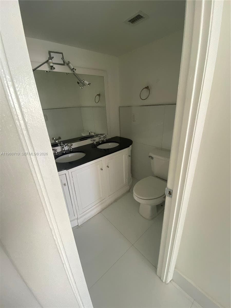 COMMODORE PLAZA CONDO · #909 in Aventura - Photo 11