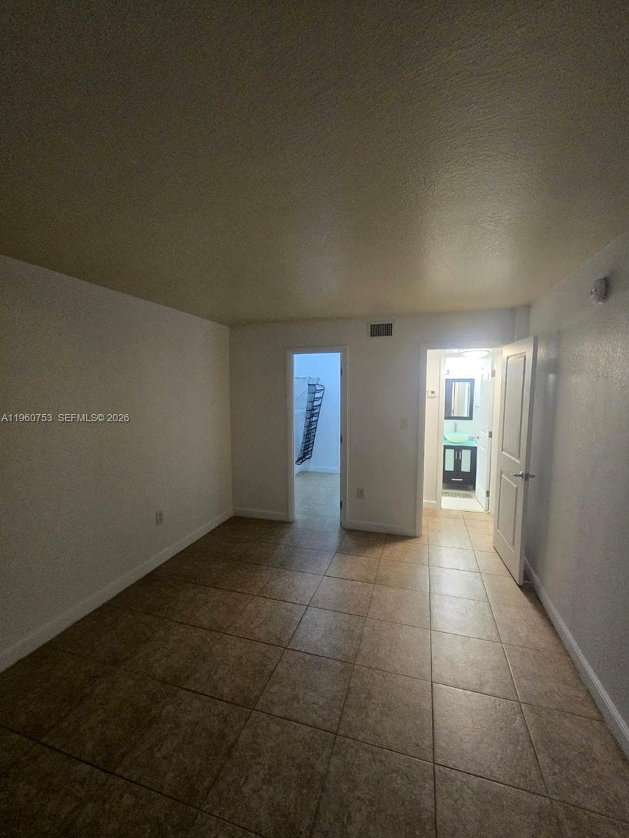 Bayview Palms Condo · #128 in North Miami - Photo 10