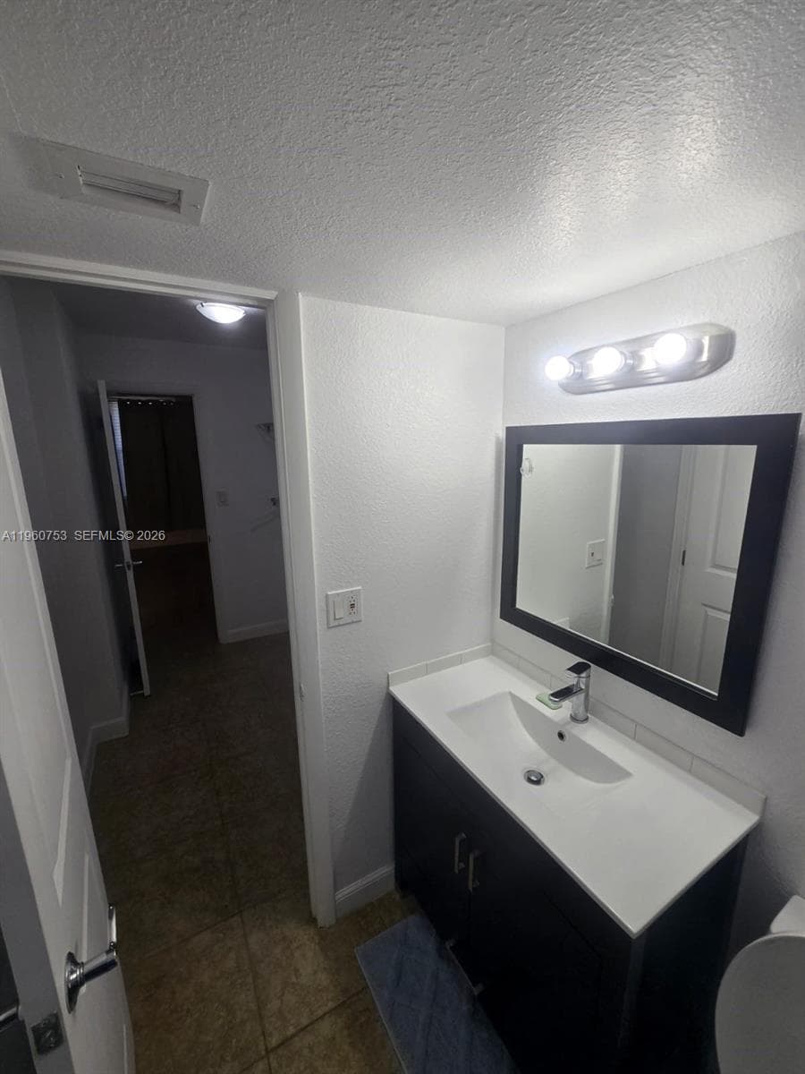 Bayview Palms Condo · #128 in North Miami - Photo 15