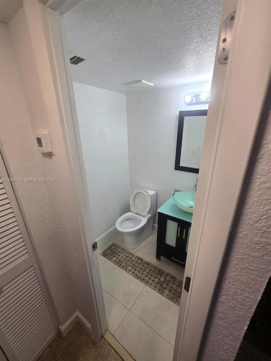 Bayview Palms Condo · #128 in North Miami - Photo 8